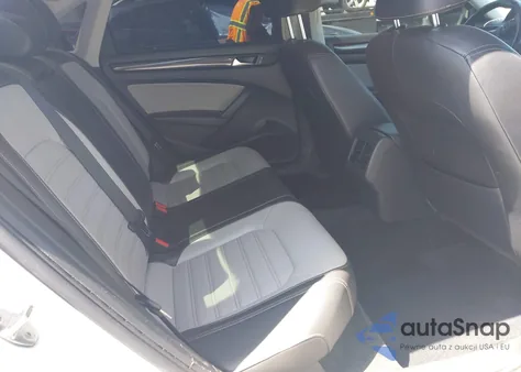 2015 Volkswagen Passat 1.8T Sport z USA, uszkodzony, nr VIN 1VWBT7A32FC014830